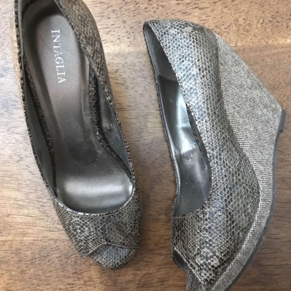 Intaglia Snakeskin Wedges
